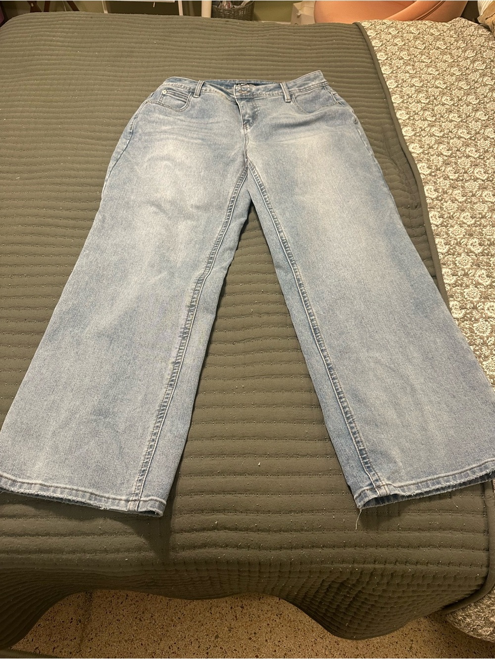 Classic Light Blue Wide-Leg Jeans with High Rise